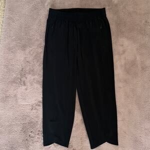 T by Talbots Black Athletic Tulip Crop Pant Size P Gym Workout Athleisure